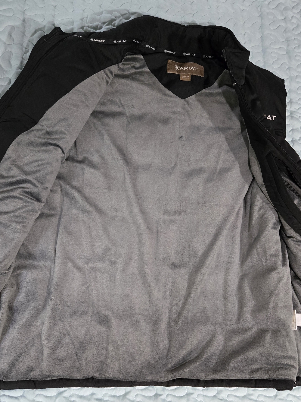 Ariat Men's Quilted Black Puffer Vest - Picture 3 of 4